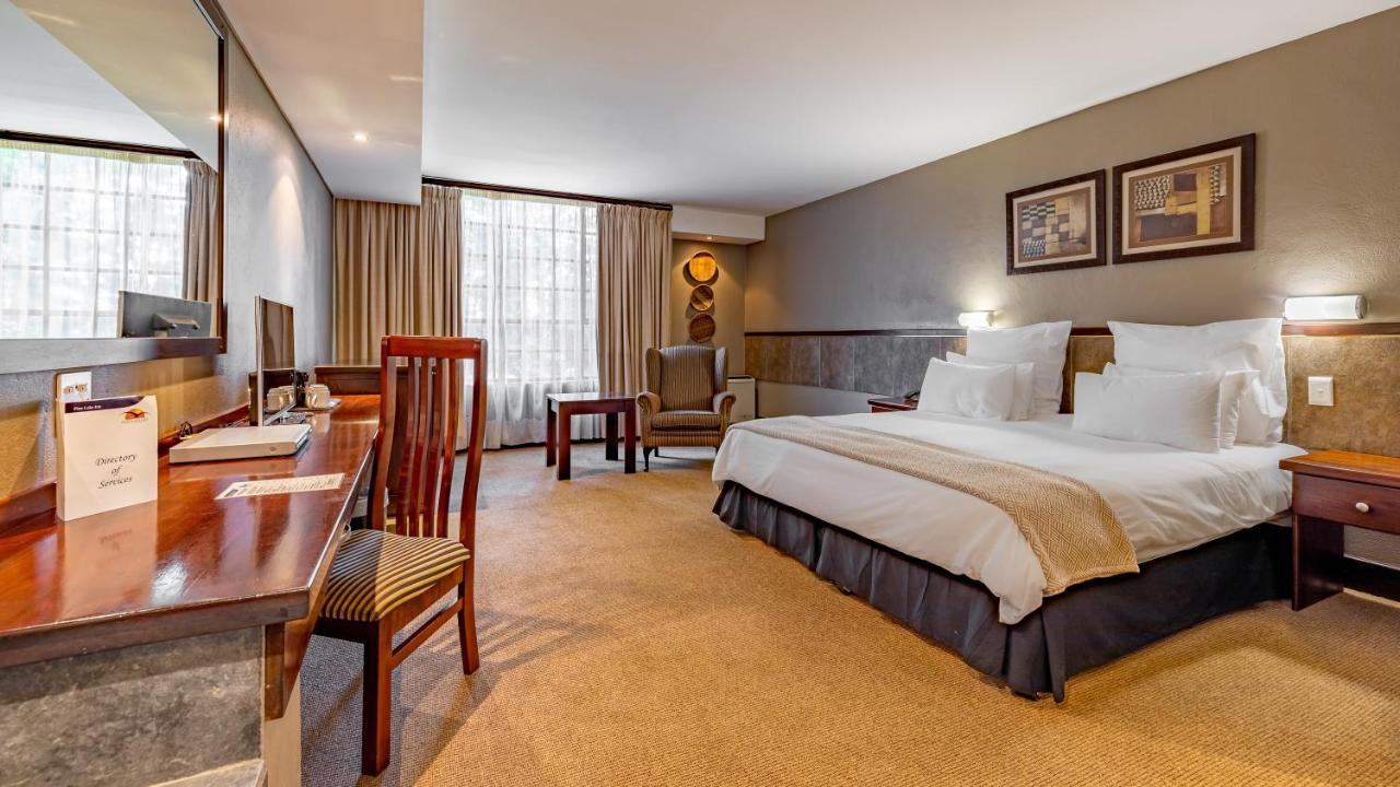 African Sky Hotels - Pine Lake Inn White River Dış mekan fotoğraf