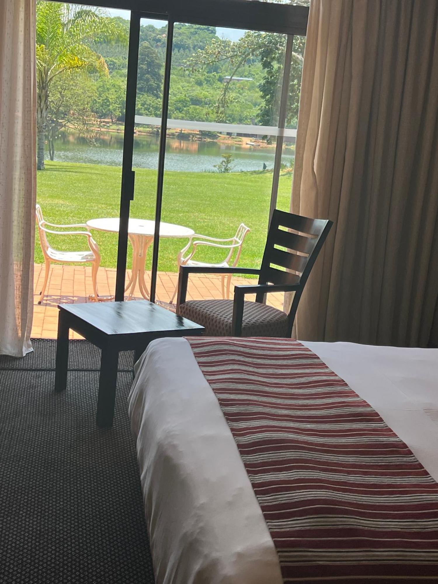 African Sky Hotels - Pine Lake Inn White River Dış mekan fotoğraf