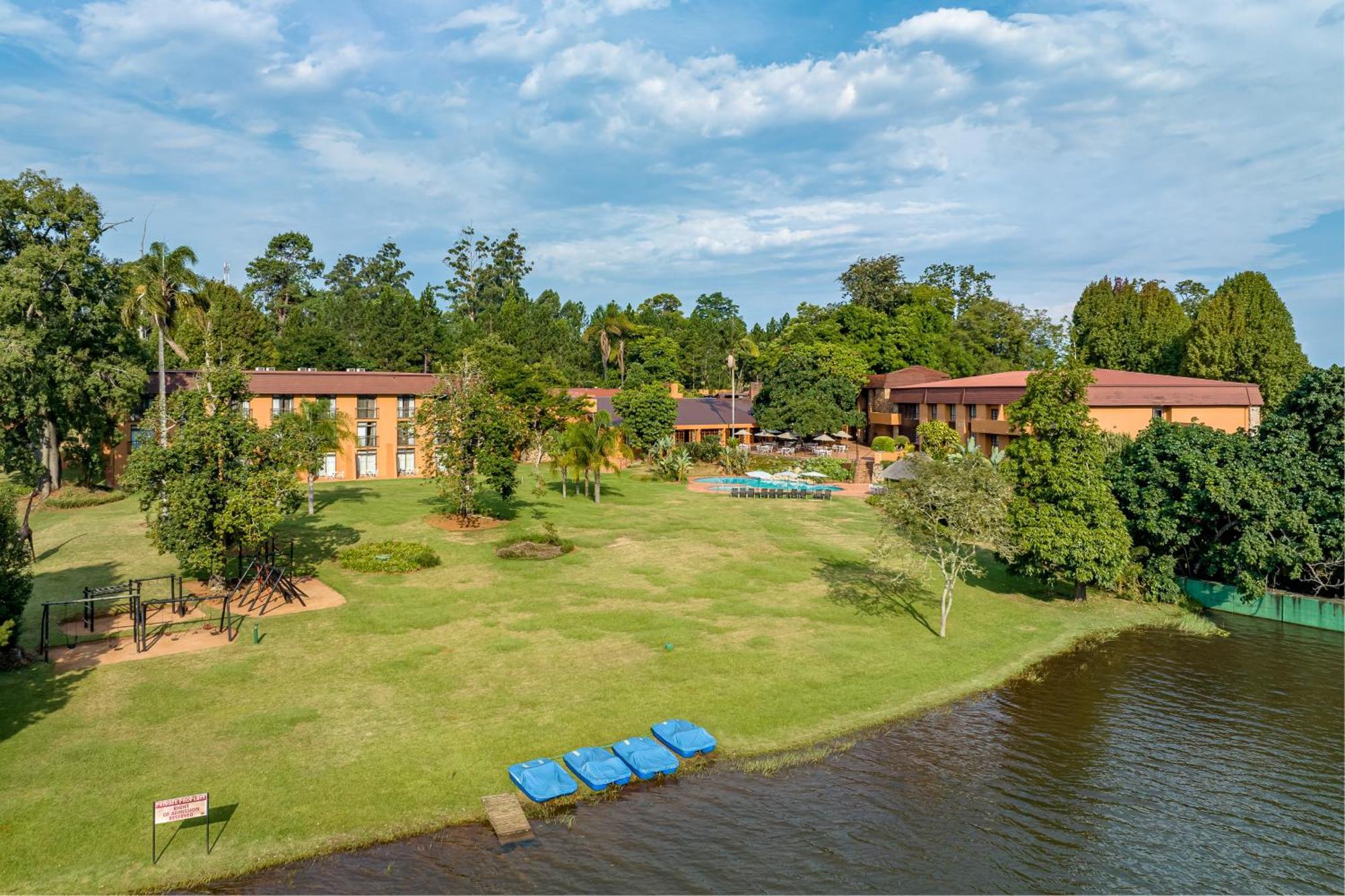 African Sky Hotels - Pine Lake Inn White River Dış mekan fotoğraf