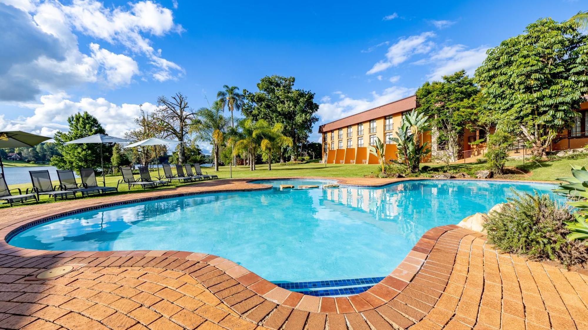 African Sky Hotels - Pine Lake Inn White River Dış mekan fotoğraf