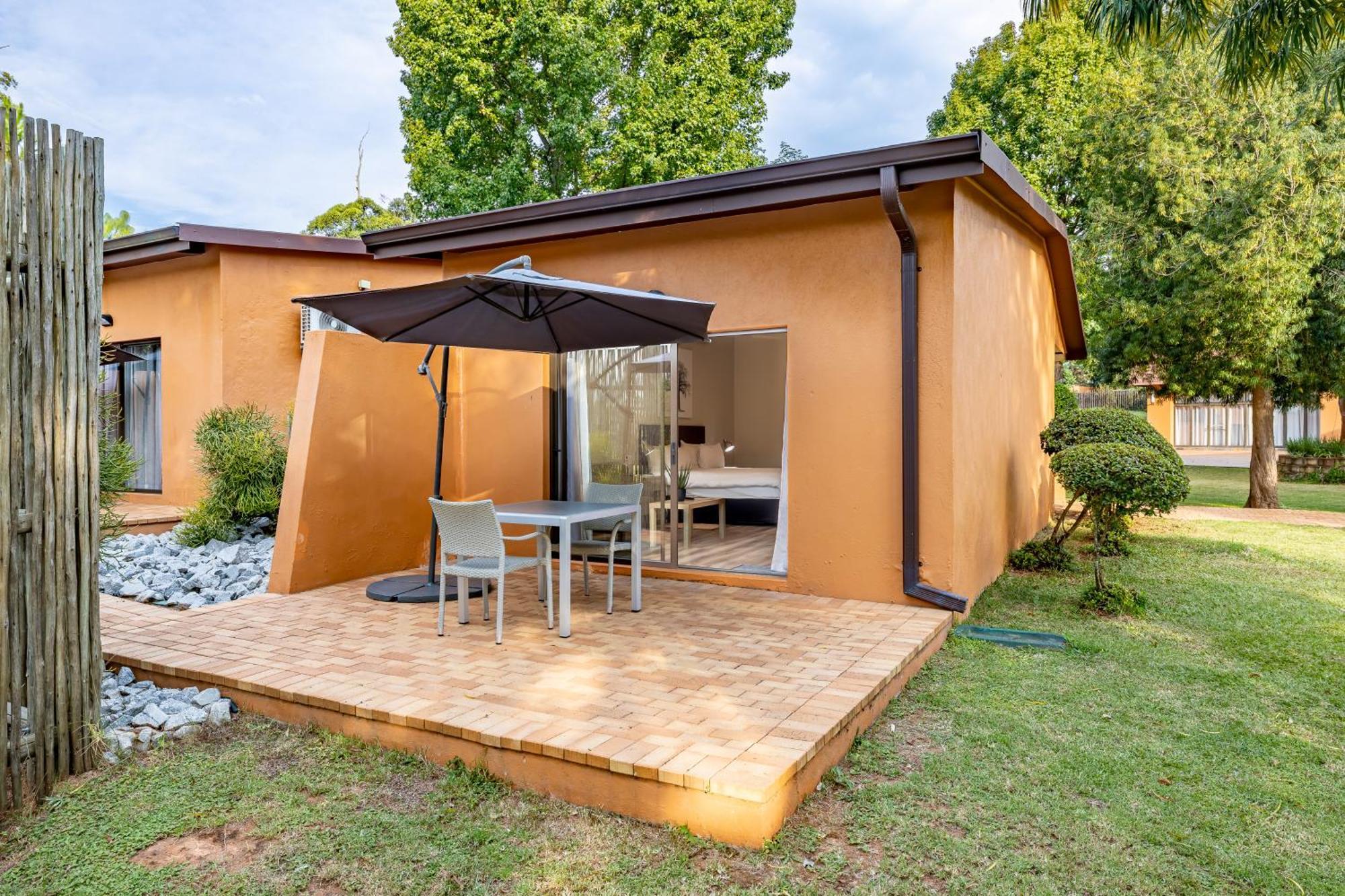 African Sky Hotels - Pine Lake Inn White River Dış mekan fotoğraf