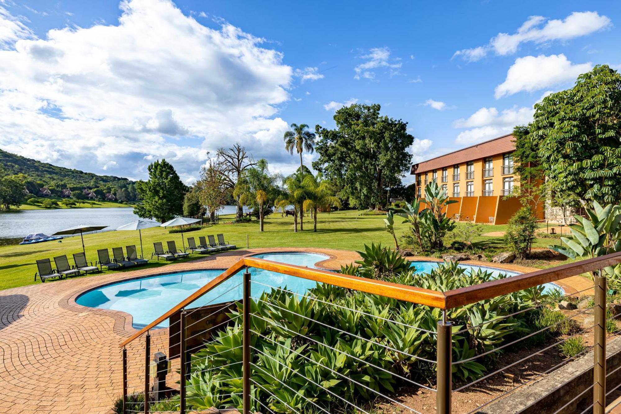 African Sky Hotels - Pine Lake Inn White River Dış mekan fotoğraf